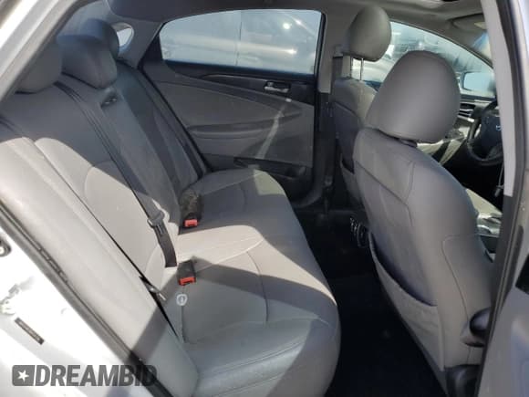 ✅ 2011 Hyundai Sonata SE • VIN: 5NPEC4AC0BH301256 • Lot: 76279154. Wystawiony na Copart z przebiegiem Nie podano. Bezpłatny archiwum sprzedaży aukcyjnych z USA i szczegółowy raport historii pojazdu na DreamBid. Zdjęcie 10.