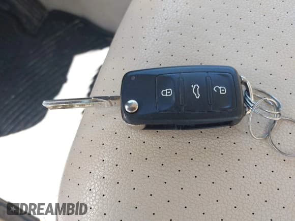 ✅ 2013 Volkswagen Jetta Hybrid • VIN: 3VW637AJ4DM258880 • Lot: 43053300. Listed on IAAI with 197,624 mi. Free auction sales archive from the USA and detailed vehicle history report at DreamBid. Image 11.