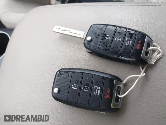 ✅ 2016 Kia Sorento LX • VIN: 5XYPGDA5XGG141349 • Lot: 43665582. Listed on IAAI with 157,337 mi. Free auction sales archive from the USA and detailed vehicle history report at DreamBid. Image 11.