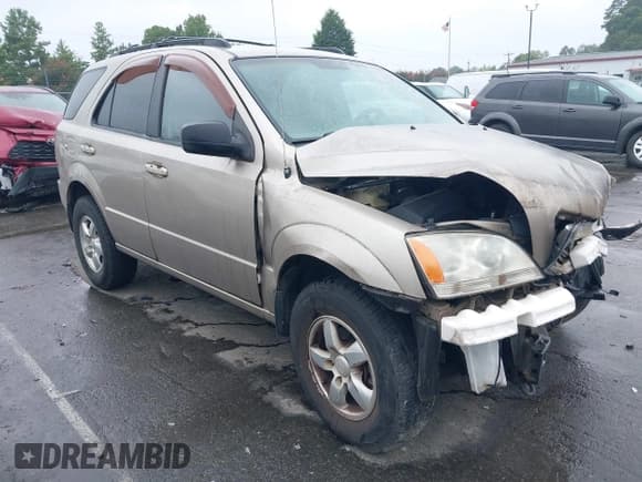 ✅ 2006 Kia Sorento LX • VIN: KNDJD733965632188 • Lot: 42929152. Wystawiony na IAAI z przebiegiem 137 532 mil. Bezpłatny archiwum sprzedaży aukcyjnych z USA i szczegółowy raport historii pojazdu na DreamBid. Zdjęcie 1.