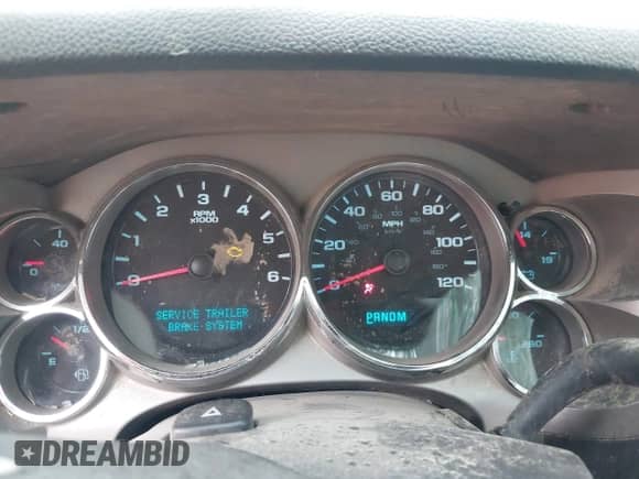 2010 Chevrolet Silverado 1500 LT z VIN 3GCRKSE37AG231782, wystawiony jako IAAI lot #43162818 z przebiegiem 179 434 mil mil oraz . Historia ofert i sprzedaży dostępna na DreamBid. Obrazek 7.