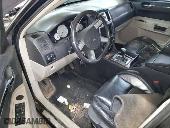 2006 Chrysler 300 C SRT-8 z VIN 2C3LA73W86H340377, wystawiony jako Copart lot #68520435 z przebiegiem 97 573 mil mil oraz Szkoda całkowita • Salvage title. Historia ofert i sprzedaży dostępna na DreamBid. Obrazek 8.