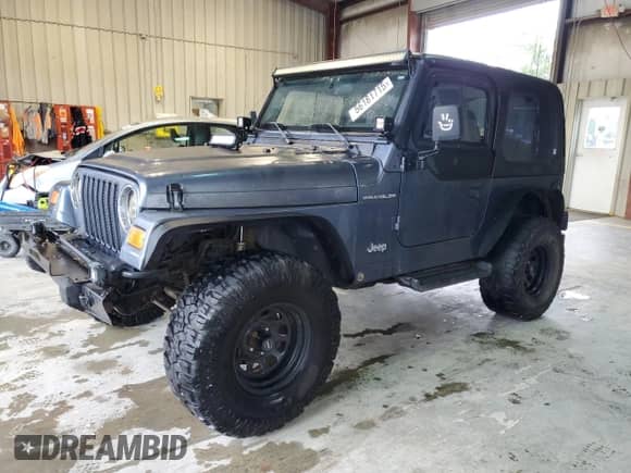 2001 Jeep Wrangler SE with VIN 1J4FA29P11P358326, listed as a Copart auction lot 56181715 with 201,929 mi miles and Clean title. Bid and sale history available at DreamBid. Image 1.