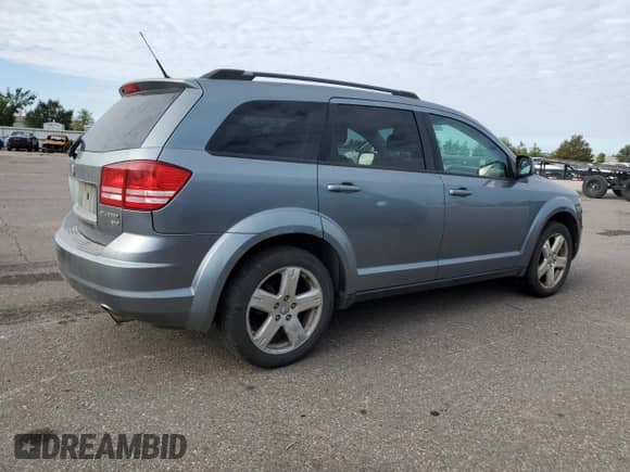 2010 Dodge Journey SXT with VIN 3D4PH5FV8AT141462, listed as a Copart auction lot 82336685 with 201,681 mi miles and Non repairable. Bid and sale history available at DreamBid. Image 3.
