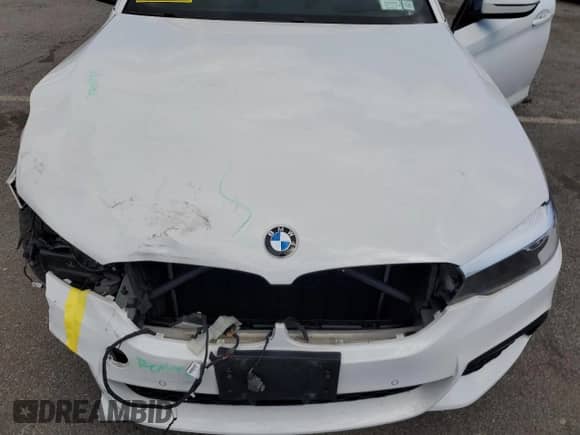 2019 BMW 5 Series 540i xDrive z VIN WBAJE7C50KWW14887, wystawiony jako Copart lot #70204235 z przebiegiem 70 038 mil mil oraz Szkoda całkowita • Salvage title. Historia ofert i sprzedaży dostępna na DreamBid. Obrazek 11.