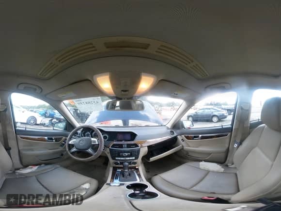 2012 Mercedes-Benz C 250 Sport с VIN WDDGF4HB7CR197331, выставлен на аукционе IAAI как лот 43288259 с пробегом 111 302 миль миль и . История ставок и продаж доступна на DreamBid. Изображение 18.