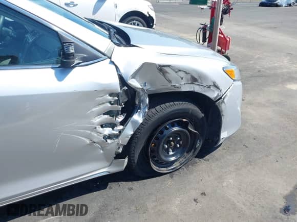 2013 Toyota Camry LE z VIN 4T1BD1FK7DU091564, wystawiony jako IAAI lot #43095022 z przebiegiem 103 132 mil mil oraz . Historia ofert i sprzedaży dostępna na DreamBid. Obrazek 6.