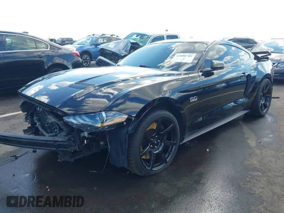 2019 Ford Mustang GT z VIN 1FA6P8CF0K5163442, wystawiony jako IAAI lot #43080702 z przebiegiem 39 588 mil mil oraz . Historia ofert i sprzedaży dostępna na DreamBid. Obrazek 2.