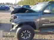 2017 Toyota Tacoma SR5 z VIN 3TMCZ5AN7HM089004, wystawiony jako IAAI lot #43401587 z przebiegiem 103 356 mil mil oraz . Historia ofert i sprzedaży dostępna na DreamBid. Obrazek 19.