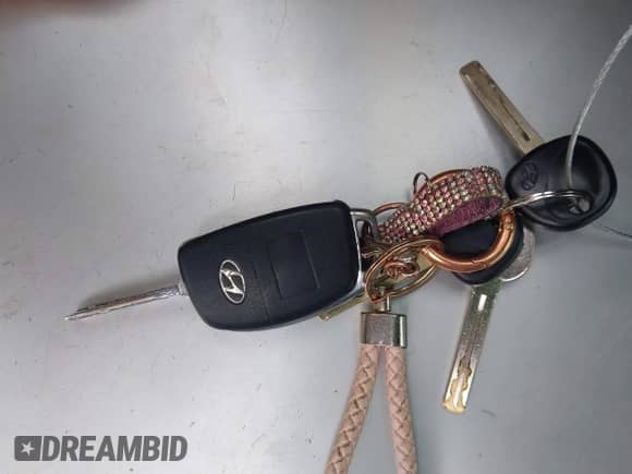 2015 Hyundai Sonata SE с VIN 5NPE24AF2FH111834, выставлен на аукционе IAAI как лот 43305081 с пробегом 196 160 миль миль и . История ставок и продаж доступна на DreamBid. Изображение 11.