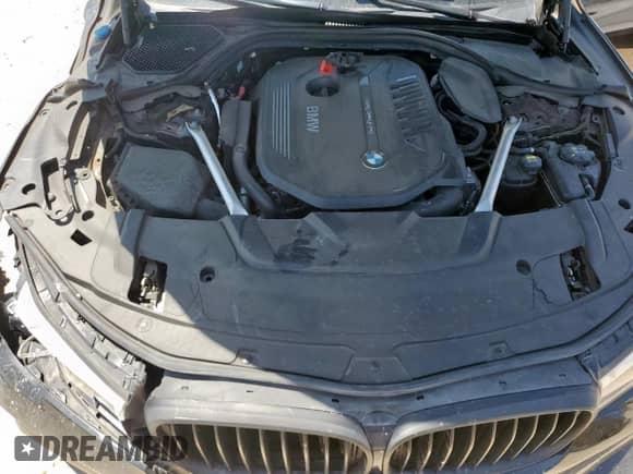 2019 BMW 7 Series 740i z VIN WBA7E2C55KB217423, wystawiony jako Copart lot #71557555 z przebiegiem Nie podano mil oraz Szkoda całkowita • Salvage title. Historia ofert i sprzedaży dostępna na DreamBid. Obrazek 11.