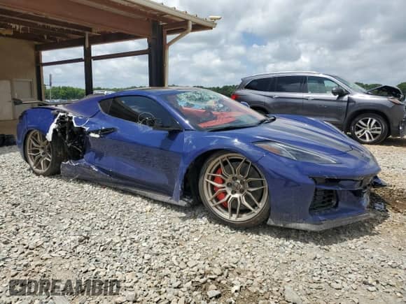 2025 Chevrolet Corvette 3LZ z VIN 1G1YF2D31S5600459, wystawiony jako Copart lot #60920535 z przebiegiem 1 320 mil mil oraz Szkoda całkowita • Salvage title. Historia ofert i sprzedaży dostępna na DreamBid. Obrazek 4.