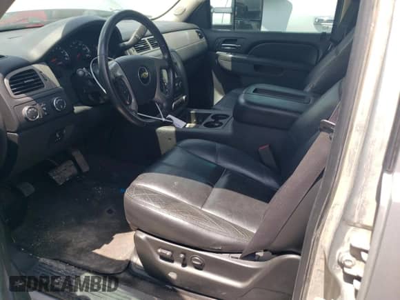 2011 Chevrolet Suburban LT с VIN 1GNSKJE30BR318069, выставлен на аукционе Copart как лот 55224535 с пробегом 246 512 миль миль и Чистый • Clean title. История ставок и продаж доступна на DreamBid. Изображение 7.