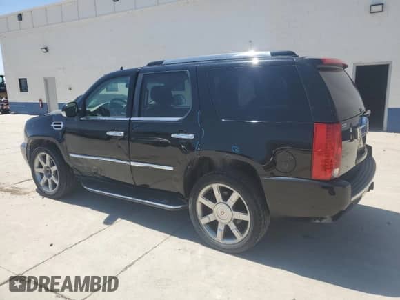2014 Cadillac Escalade Luxury z VIN 1GYS4BEF1ER182908, wystawiony jako Copart lot #58026205 z przebiegiem 136 254 mil mil oraz Szkoda całkowita • Salvage title. Historia ofert i sprzedaży dostępna na DreamBid. Obrazek 2.