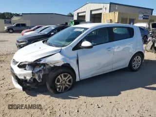 2020 Chevrolet Sonic LT z VIN 1G1JG6SB9L4114585, wystawiony jako Copart lot #85409325 z przebiegiem 86 815 mil mil oraz Czysty tytuł • Clean title. Historia ofert i sprzedaży dostępna na DreamBid. Obrazek 1.