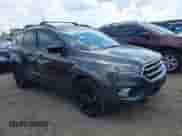 2018 Ford Escape SE z VIN 1FMCU9GD7JUC34463, wystawiony jako IAAI lot #43081579 z przebiegiem 85 940 mil mil oraz . Historia ofert i sprzedaży dostępna na DreamBid. Obrazek 1.
