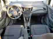 2018 Chevrolet Trax LT z VIN 3GNCJLSB3JL258647, wystawiony jako Copart lot #85125745 z przebiegiem 96 940 mil mil oraz Czysty tytuł • Clean title. Historia ofert i sprzedaży dostępna na DreamBid. Obrazek 8.