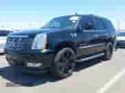 2009 Cadillac Escalade z VIN 1GYFK132X9R234303, wystawiony jako IAAI lot #42688444 z przebiegiem 201 683 mil mil oraz . Historia ofert i sprzedaży dostępna na DreamBid. Obrazek 2.