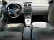 2011 Toyota Corolla S z VIN 2T1BU4EE1BC604514, wystawiony jako Copart lot #57570545 z przebiegiem 180 795 mil mil oraz Szkoda całkowita • Salvage title. Historia ofert i sprzedaży dostępna na DreamBid. Obrazek 8.