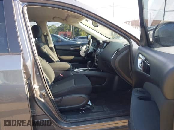 2017 Nissan Pathfinder Platinum z VIN 5N1DR2MM7HC684020, wystawiony jako IAAI lot #42968588 z przebiegiem 120 530 mil mil oraz . Historia ofert i sprzedaży dostępna na DreamBid. Obrazek 5.