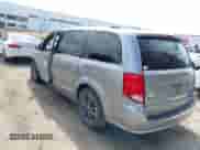 2017 Dodge Grand Caravan SXT z VIN 2C4RDGCG4HR672450, wystawiony jako IAAI lot #43300631 z przebiegiem 190 627 mil mil oraz . Historia ofert i sprzedaży dostępna na DreamBid. Obrazek 3.