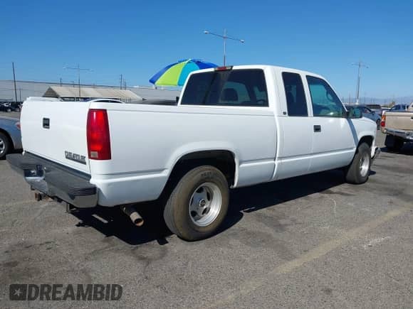 1998 Chevrolet Silverado 1500 z VIN 1GCEC19M2WR124476, wystawiony jako IAAI lot #43159488 z przebiegiem 152 969 mil mil oraz . Historia ofert i sprzedaży dostępna na DreamBid. Obrazek 4.