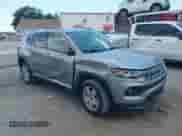 2022 Jeep Compass Altitude с VIN 3C4NJCBB2NT235075, выставлен на аукционе IAAI как лот 42937679 с пробегом 33 650 миль миль и . История ставок и продаж доступна на DreamBid. Изображение 1.