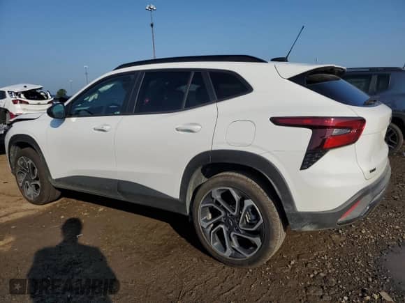 2025 Chevrolet Trax 2RS с VIN KL77LJEP4SC091595, выставлен на аукционе Copart как лот 69057045 с пробегом 13 034 миль миль и Списание • Salvage title. История ставок и продаж доступна на DreamBid. Изображение 2.