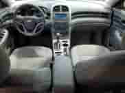 2015 Chevrolet Malibu LS z VIN 1G11B5SL4FF117999, wystawiony jako Copart lot #70311855 z przebiegiem 80 279 mil mil oraz Szkoda całkowita • Salvage title. Historia ofert i sprzedaży dostępna na DreamBid. Obrazek 8.