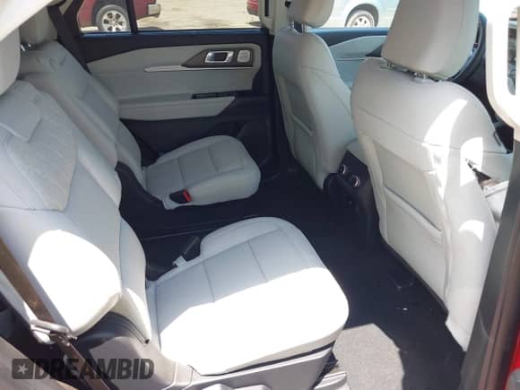 2025 Ford Explorer Platinum with VIN 1FMUK8HH1SGA67829, listed as a IAAI auction lot 42559654 with 7,240 mi miles and . Bid and sale history available at DreamBid. Image 8.