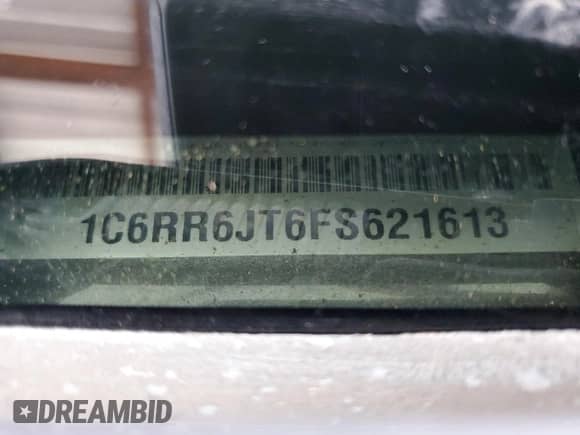 2015 Ram 1500 Laramie z VIN 1C6RR6JT6FS621613, wystawiony jako Copart lot #58815805 z przebiegiem Nie podano mil oraz Szkoda całkowita • Salvage title. Historia ofert i sprzedaży dostępna na DreamBid. Obrazek 12.