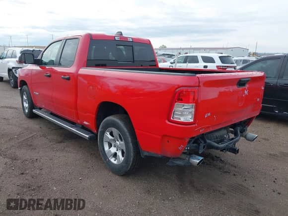 2023 Ram 1500 Big Horn z VIN 1C6SRFBT7PN620356, wystawiony jako IAAI lot #41892108 z przebiegiem 44 824 mil mil oraz . Historia ofert i sprzedaży dostępna na DreamBid. Obrazek 3.