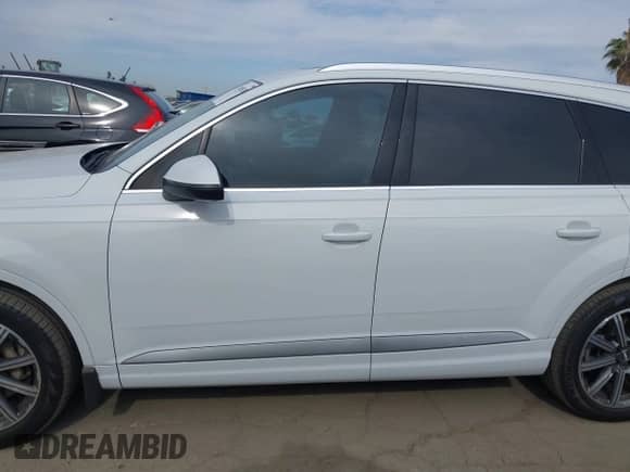 2017 Audi Q7 Premium Plus with VIN WA1LAAF79HD050219, listed as a IAAI auction lot 43085208 with 94,857 mi miles and . Bid and sale history available at DreamBid. Image 14.