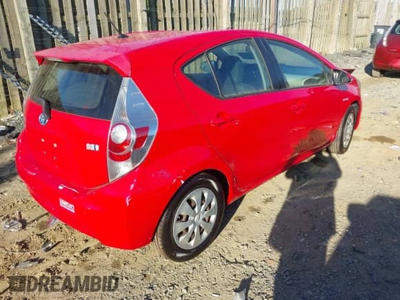 2012 Toyota Prius Four z VIN JTDKDTB3XC1020342, wystawiony jako IAAI lot #43375438 z przebiegiem Nie podano mil oraz . Historia ofert i sprzedaży dostępna na DreamBid. Obrazek 4.