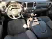 2020 GMC Sierra 1500 SLE z VIN 1GTR8BEK3LZ103080, wystawiony jako Copart lot #75664524 z przebiegiem 34 557 mil mil oraz Czysty tytuł • Clean title. Historia ofert i sprzedaży dostępna na DreamBid. Obrazek 8.