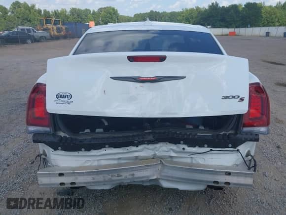 2023 Chrysler 300 S с VIN 2C3CCABG2PH562772, выставлен на аукционе IAAI как лот 42788353 с пробегом 49 695 миль миль и . История ставок и продаж доступна на DreamBid. Изображение 15.