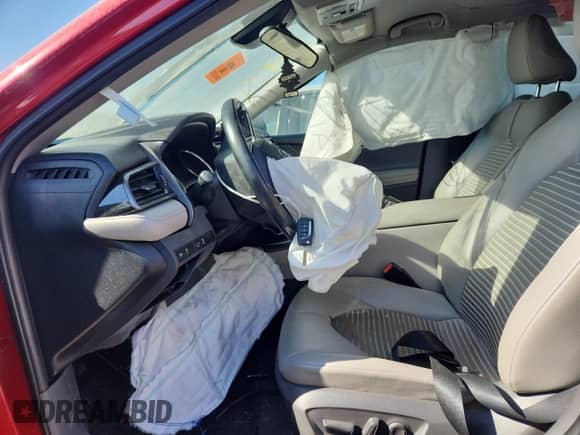 2020 Toyota Camry SE z VIN 4T1G11AK7LU343219, wystawiony jako Copart lot #81579865 z przebiegiem 112 634 mil mil oraz Nie do naprawy • Non repairable. Historia ofert i sprzedaży dostępna na DreamBid. Obrazek 7.