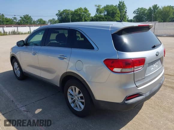 2018 Kia Sorento LX with VIN 5XYPG4A35JG350827, listed as a IAAI auction lot 42789038 with 257,209 mi miles and . Bid and sale history available at DreamBid. Image 3.