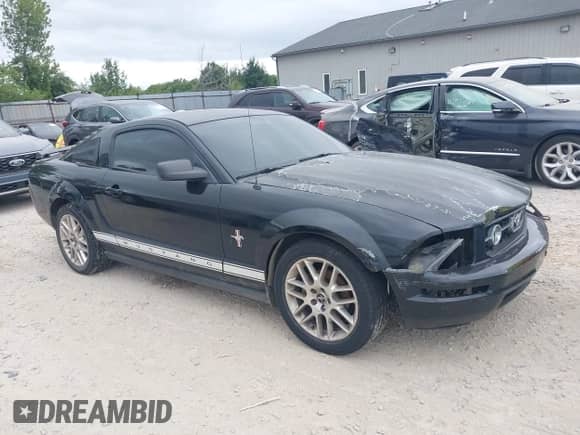2006 Ford Mustang Standard with VIN 1ZVFT80N865242765, listed as a IAAI auction lot 43060723 with 159,270 mi miles and . Bid and sale history available at DreamBid. Image 1.