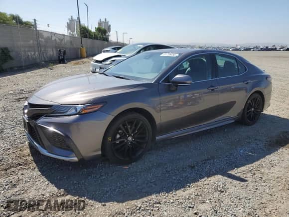 2023 Toyota Camry Hybrid XSE с VIN 4T1K31AK2PU601303, выставлен на аукционе Copart как лот 81736455 с пробегом 23 901 миль миль и Списание • Salvage title. История ставок и продаж доступна на DreamBid. Изображение 1.