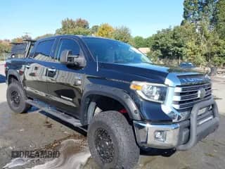 2018 Toyota Tundra SR5 с VIN 5TFFY5F11JX230932, выставлен на аукционе IAAI как лот 43151193 с пробегом 107 110 миль миль и . История ставок и продаж доступна на DreamBid. Изображение 1.