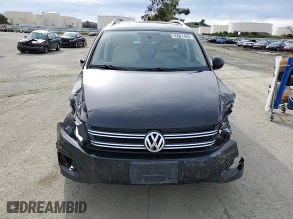 2013 Volkswagen Tiguan SE z VIN WVGAV3AX8DW059220, wystawiony jako Copart lot #49921455 z przebiegiem 138 666 mil mil oraz Szkoda całkowita • Salvage title. Historia ofert i sprzedaży dostępna na DreamBid. Obrazek 5.