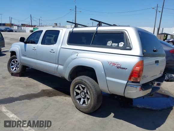 2005 Toyota Tacoma PreRunner with VIN 5TEKU72N65Z053095, listed as a IAAI auction lot 43017798 with 283,534 mi miles and . Bid and sale history available at DreamBid. Image 3.