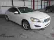 2012 Volvo S60 T5 с VIN YV1622FS5C2090077, выставлен на аукционе IAAI как лот 43040840 с пробегом 260 494 миль миль и . История ставок и продаж доступна на DreamBid. Изображение 1.