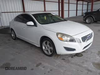 2012 Volvo S60 T5 с VIN YV1622FS5C2090077, выставлен на аукционе IAAI как лот 43040840 с пробегом 260 494 миль миль и . История ставок и продаж доступна на DreamBid. Изображение 1.