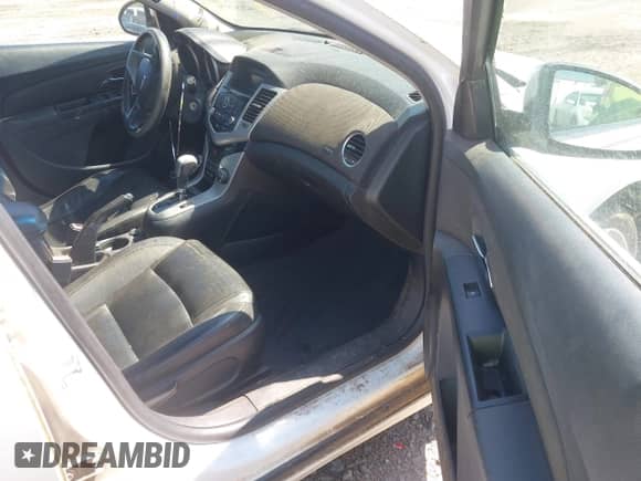 2012 Chevrolet Cruze 2LT с VIN 1G1PG5SC0C7300222, выставлен на аукционе IAAI как лот 42152575 с пробегом 256 076 миль миль и . История ставок и продаж доступна на DreamBid. Изображение 5.