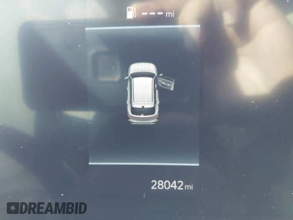 2025 Hyundai Kona SEL с VIN KM8HBCAB3SU241945, выставлен на аукционе IAAI как лот 43505676 с пробегом 28 042 миль миль и . История ставок и продаж доступна на DreamBid. Изображение 7.