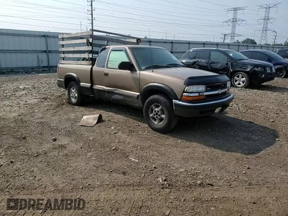 2002 Chevrolet S-10 LS z VIN 1GCDT19W428115646, wystawiony jako Copart lot #59882785 z przebiegiem 259 331 mil mil oraz Szkoda całkowita • Salvage title. Historia ofert i sprzedaży dostępna na DreamBid. Obrazek 13.