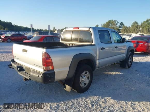 2013 Toyota Tacoma PreRunner with VIN 5TFJX4GN1DX021400, listed as a IAAI auction lot 43458915 with 199,582 mi miles and . Bid and sale history available at DreamBid. Image 4.