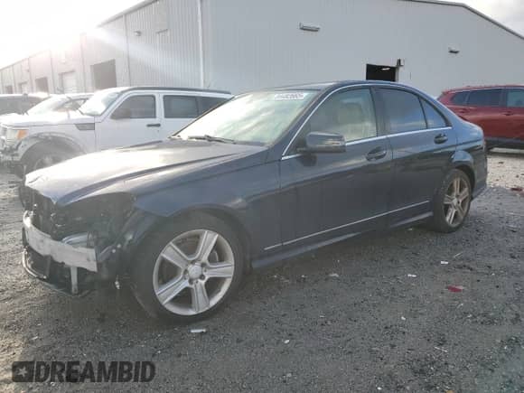 2010 Mercedes-Benz C 300 Sport z VIN WDDGF5EB7AR098225, wystawiony jako Copart lot #84482665 z przebiegiem 169 710 mil mil oraz Szkoda całkowita • Salvage title. Historia ofert i sprzedaży dostępna na DreamBid. Obrazek 1.